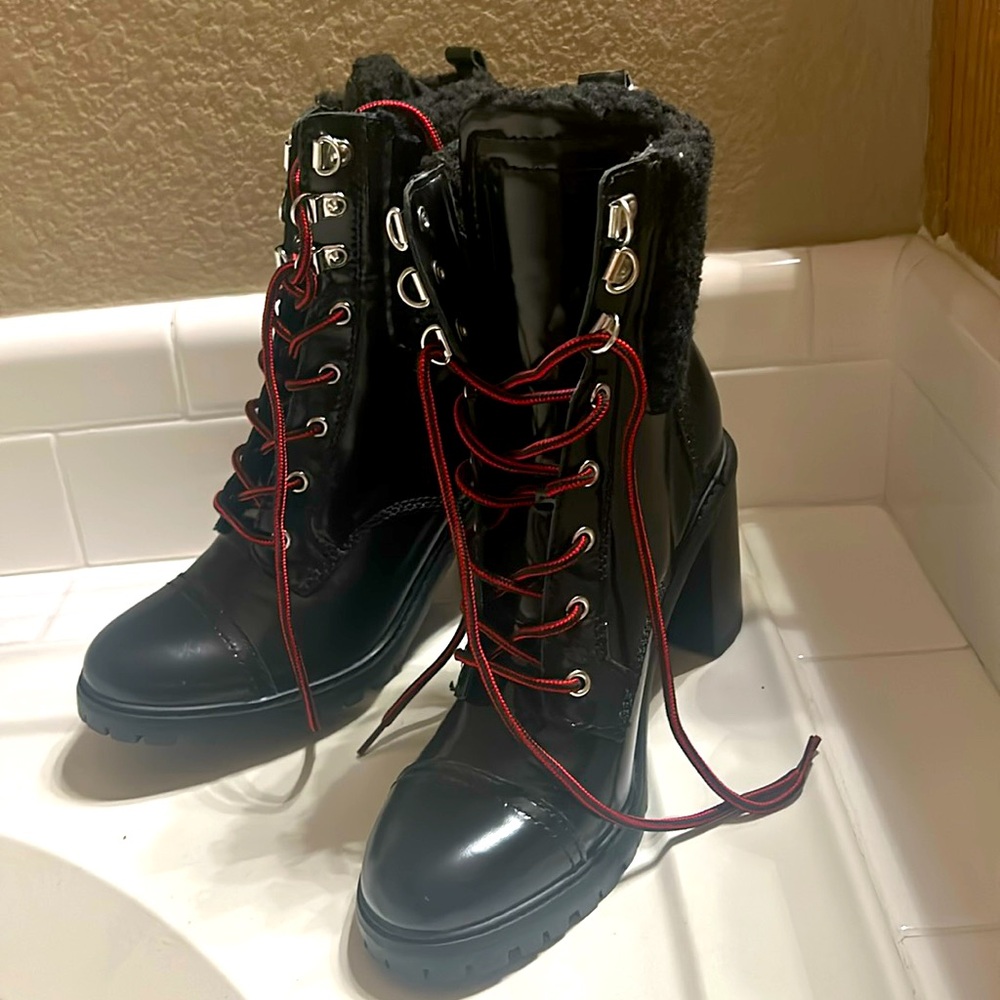 NINE WEST WOMENS LACE UP BOOTS